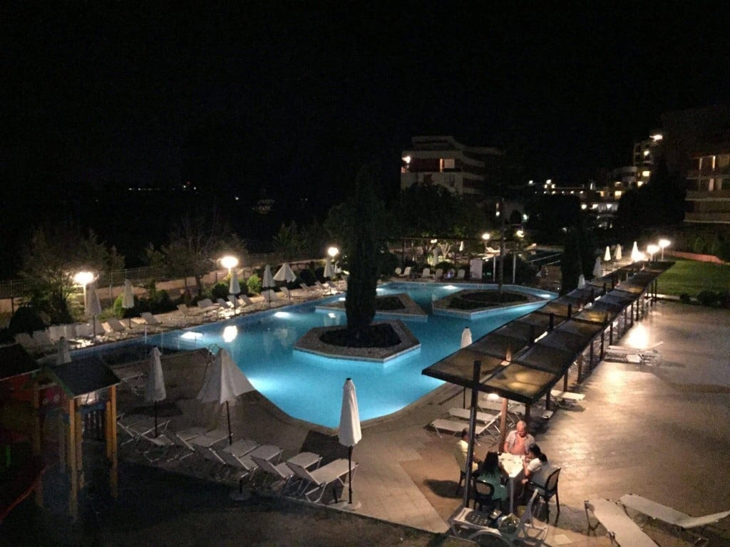 Piscina noaptea Aronia Sunny Beach hotel